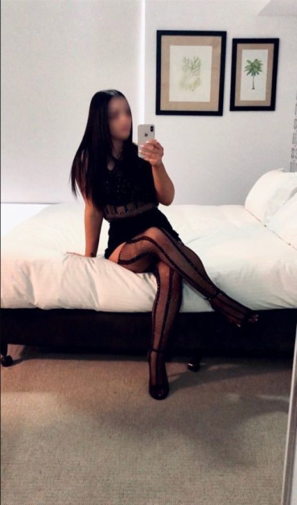 adult service Holly Fox (Canberra)